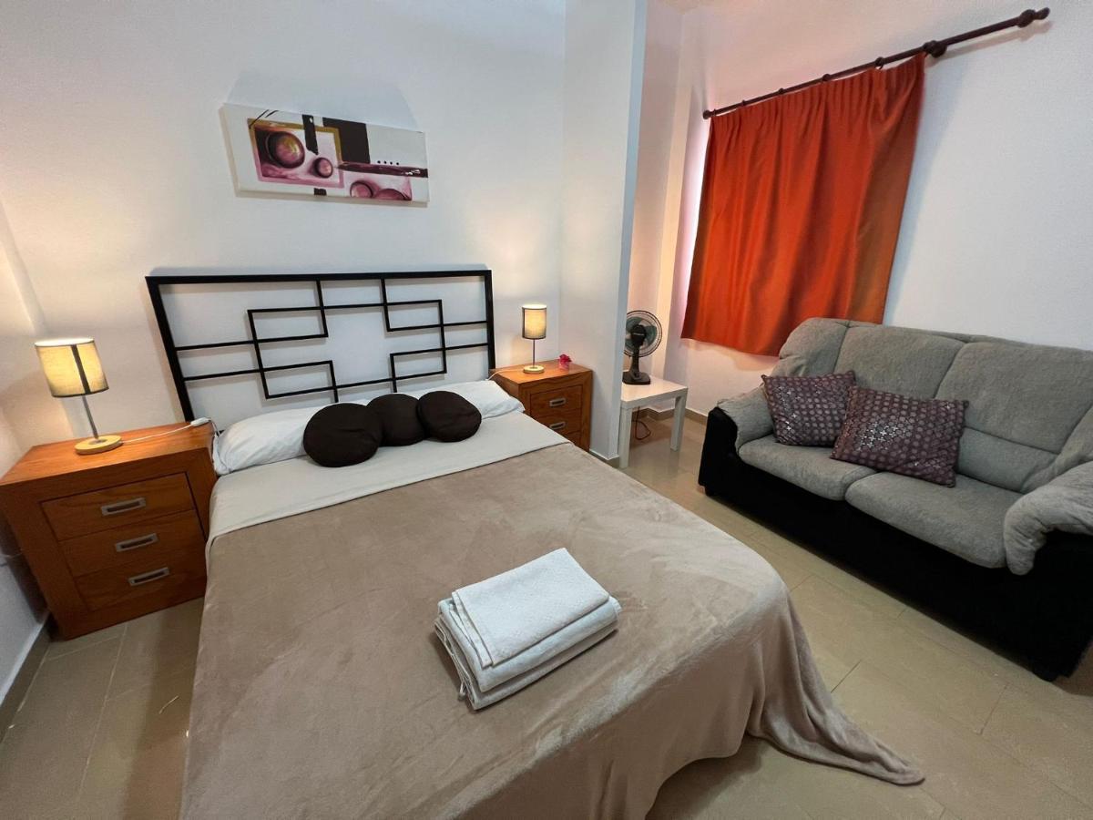 Alquiler de habitaciones con baño compartido, Buen Wifi! Alcalá la Real Exterior foto