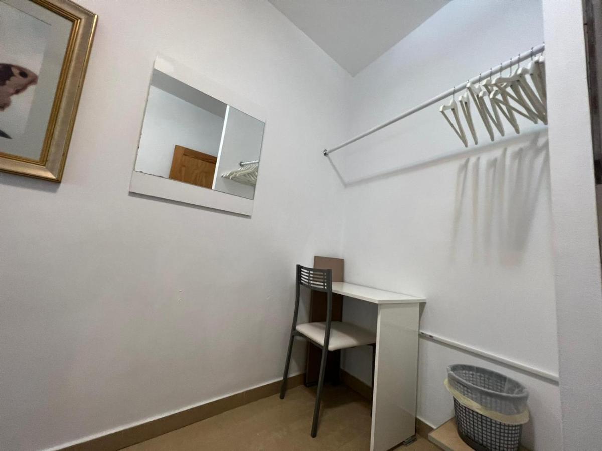 Alquiler de habitaciones con baño compartido, Buen Wifi! Alcalá la Real Exterior foto